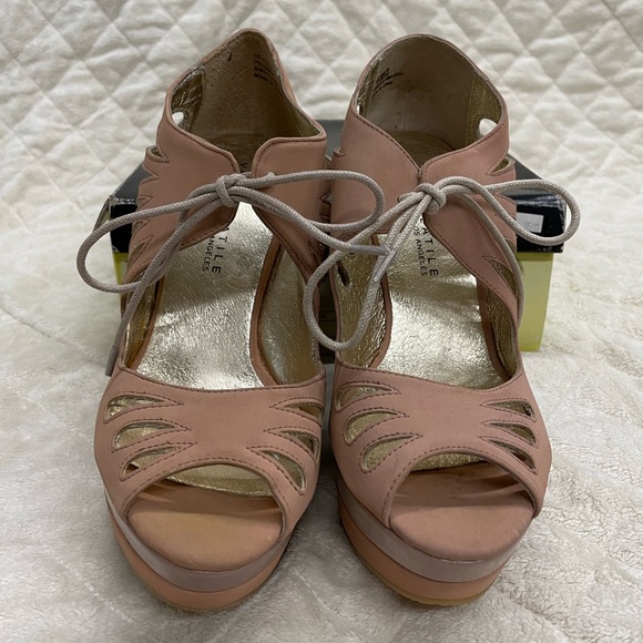 New Very Volatile, style FLY, color Nude, size 9 - Picture 2 of 5